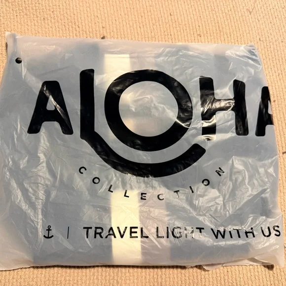 NWT ALOHA Collection Black and Brown Le Voyager Crossbody Bag - Picture 3 of 7